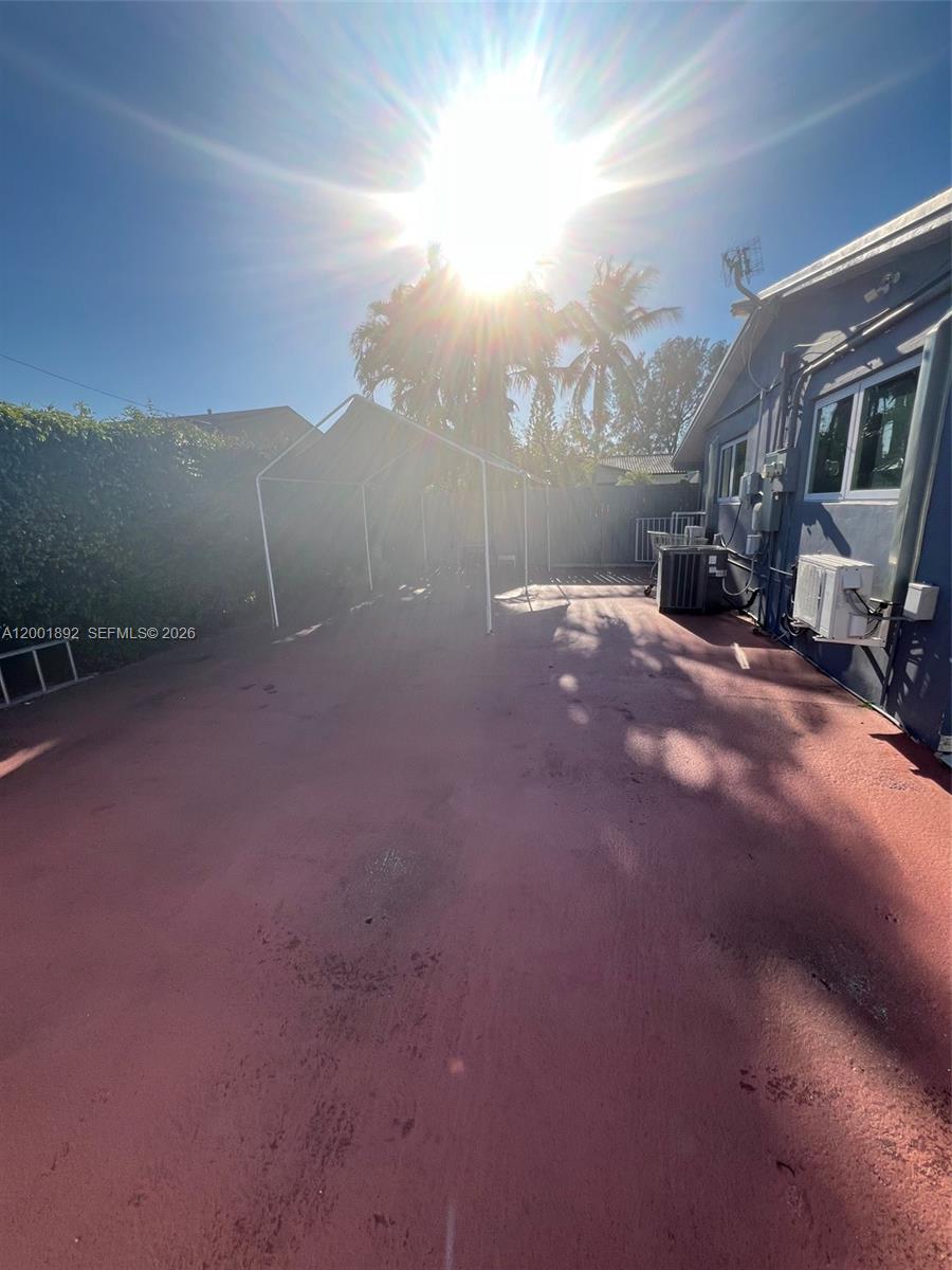 6900 SW 22nd St Miami, FL 33155