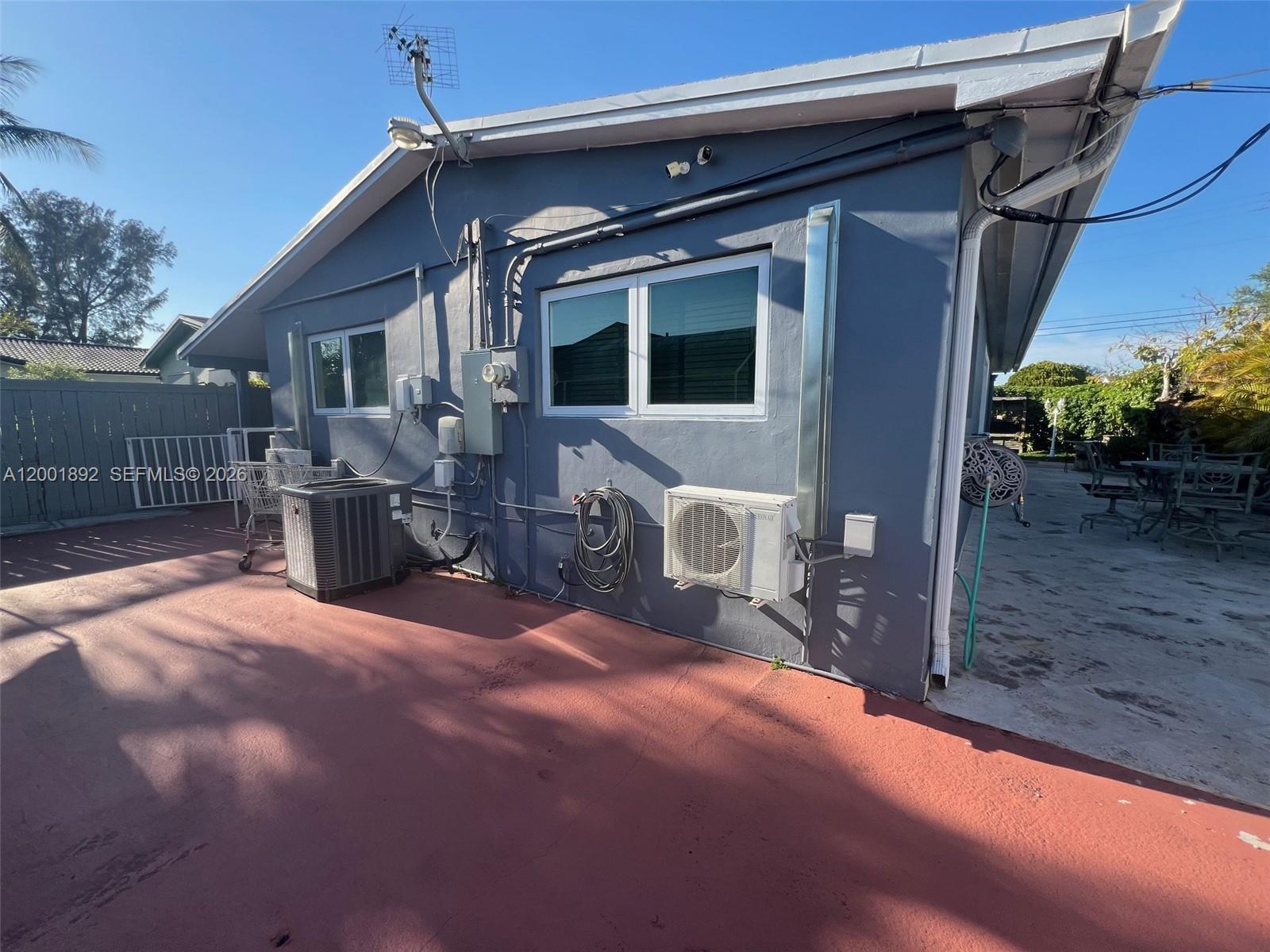 6900 SW 22nd St Miami, FL 33155