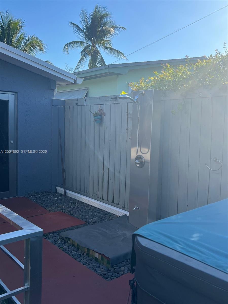 6900 SW 22nd St Miami, FL 33155