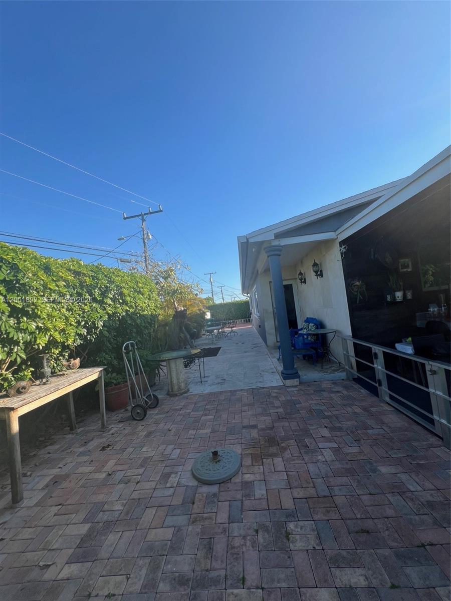 6900 SW 22nd St Miami, FL 33155