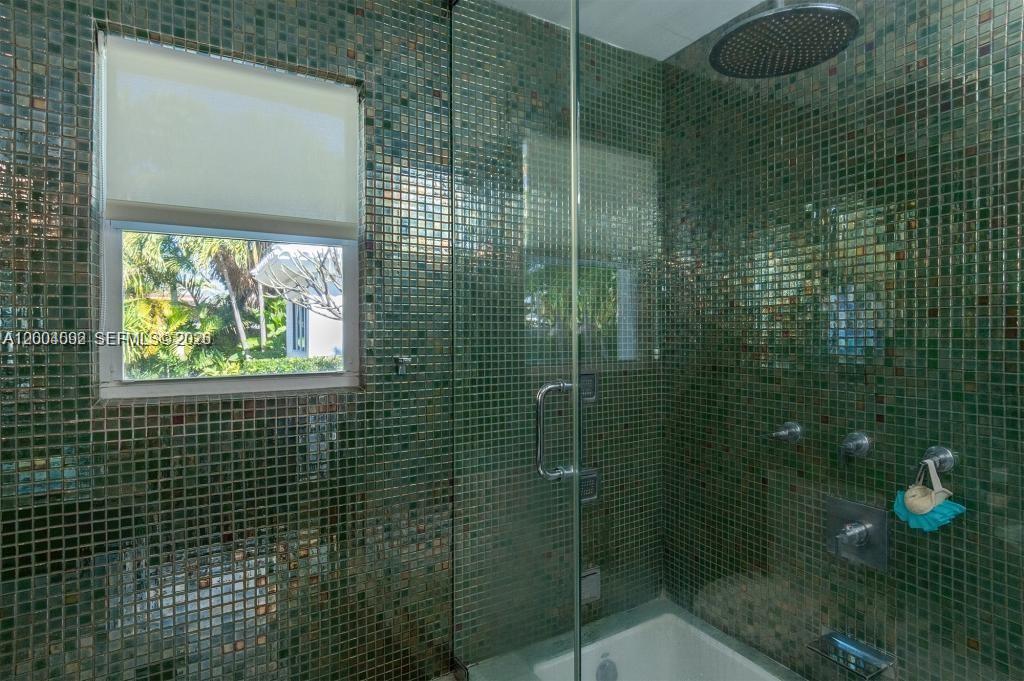 1123 Bay Dr Miami Beach, FL 33141