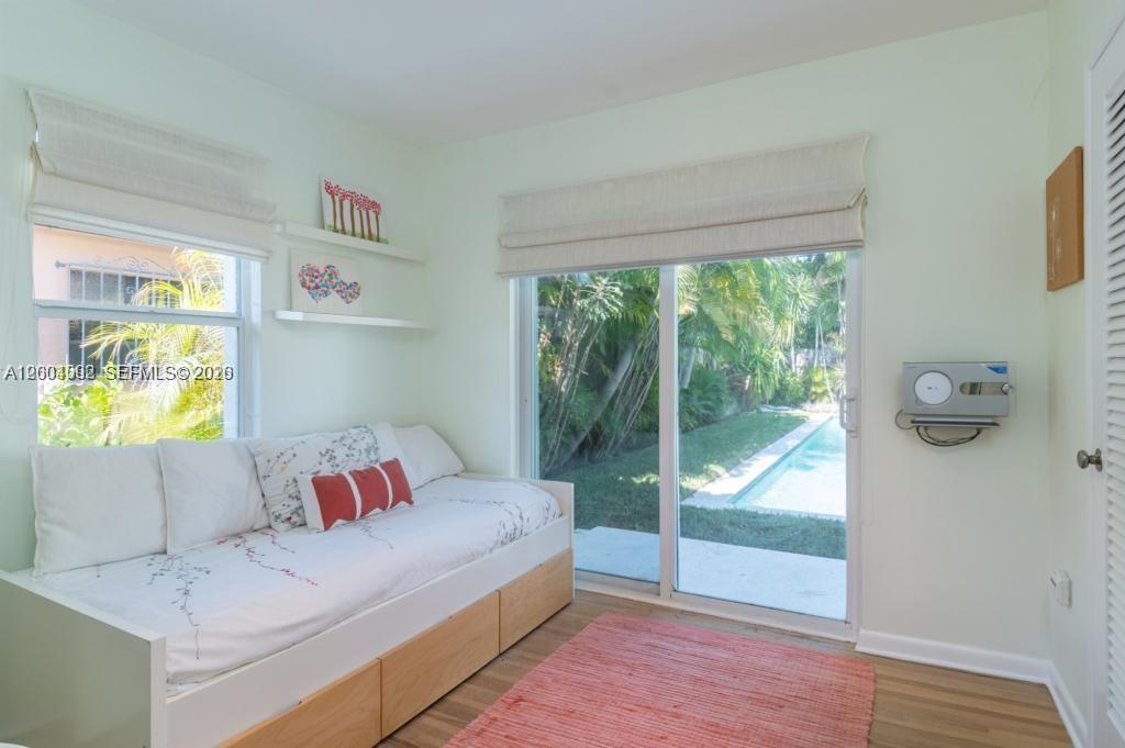 1123 Bay Dr Miami Beach, FL 33141