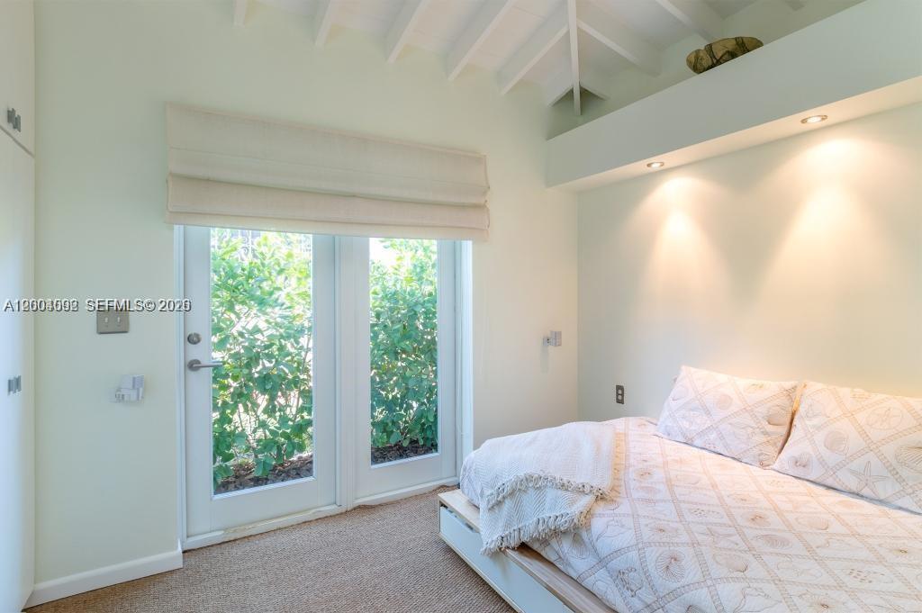 1123 Bay Dr Miami Beach, FL 33141
