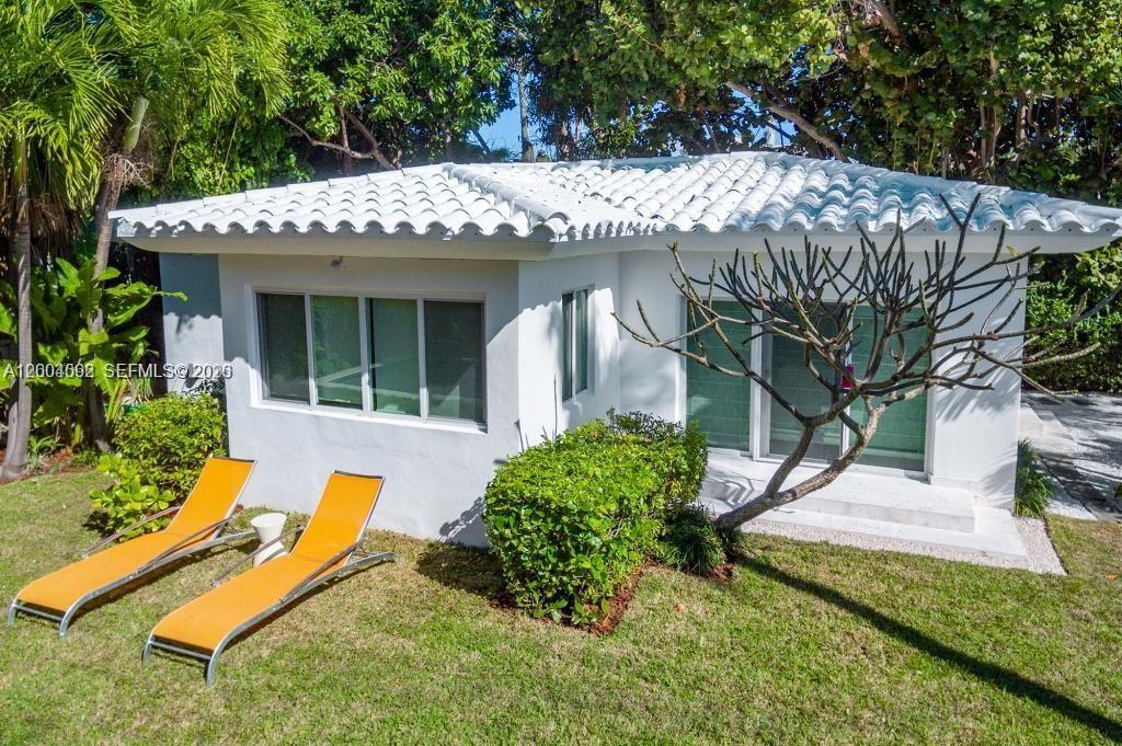 1123 Bay Dr Miami Beach, FL 33141