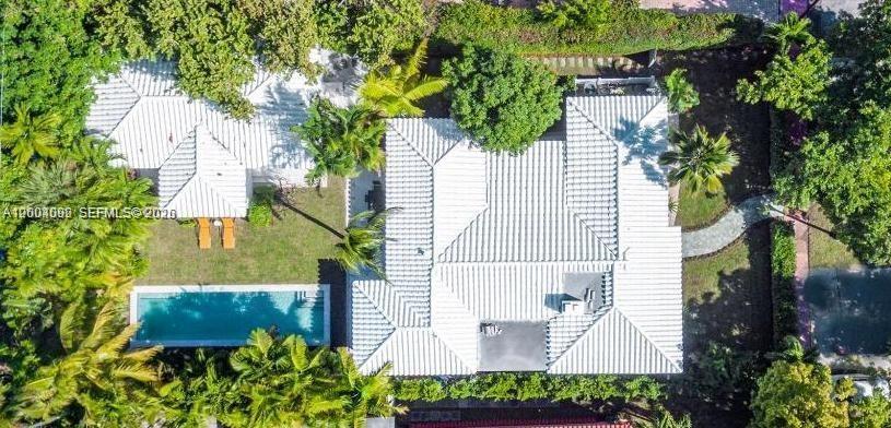 1123 Bay Dr Miami Beach, FL 33141