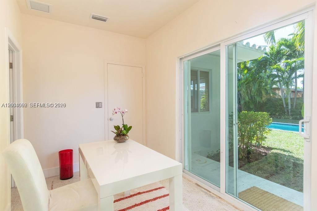 1123 Bay Dr Miami Beach, FL 33141