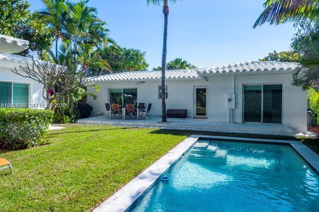 1123 Bay Dr Miami Beach, FL 33141