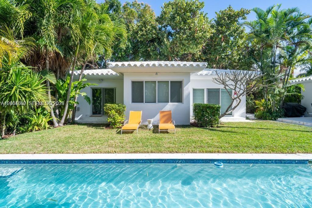1123 Bay Dr Miami Beach, FL 33141