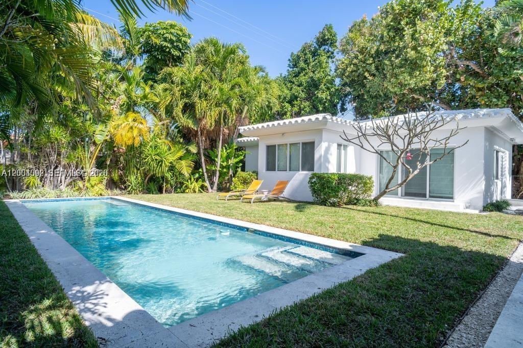 1123 Bay Dr Miami Beach, FL 33141