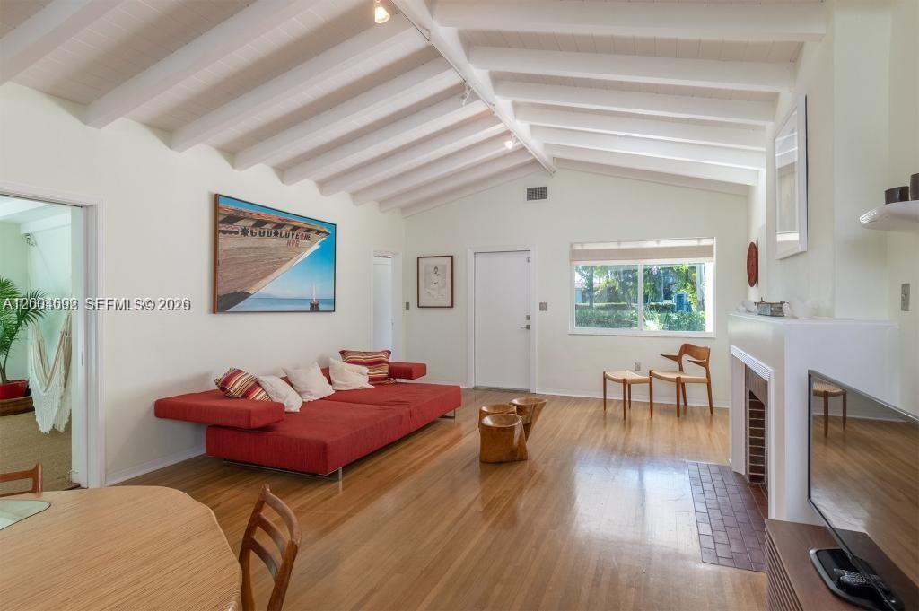 1123 Bay Dr Miami Beach, FL 33141