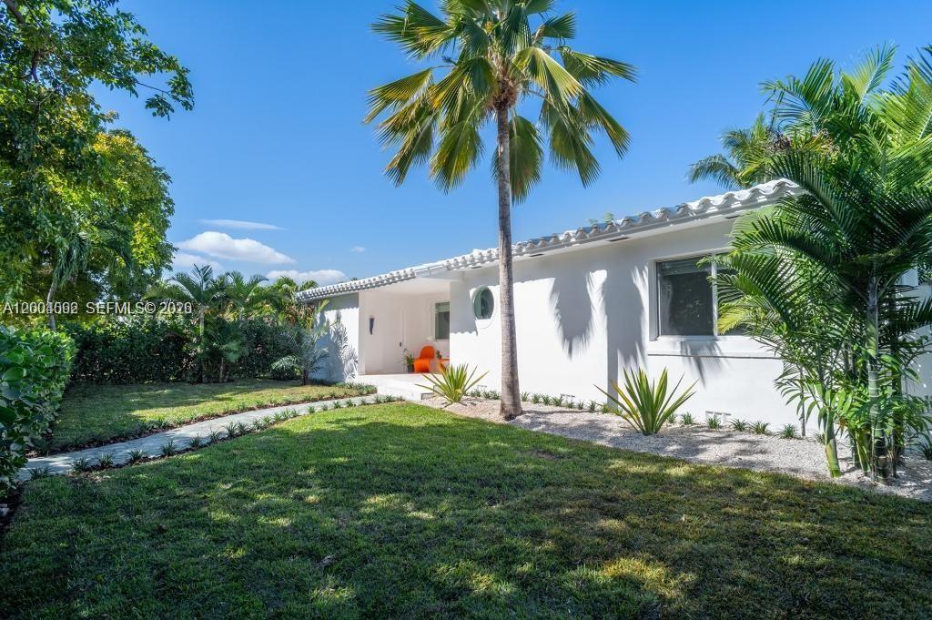 1123 Bay Dr Miami Beach, FL 33141