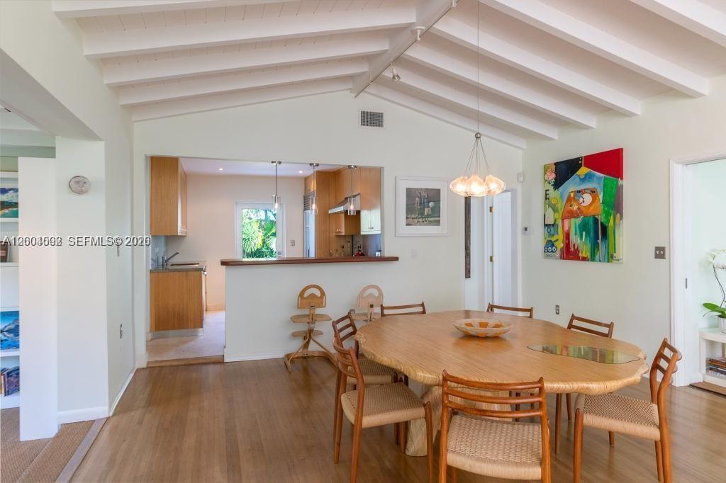 1123 Bay Dr Miami Beach, FL 33141