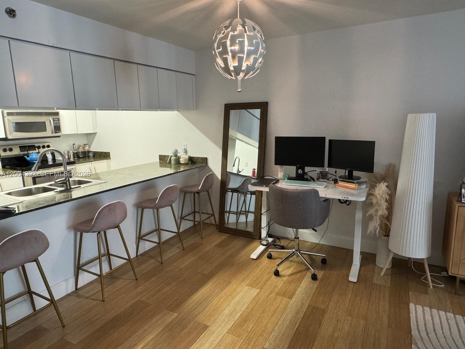 1200 N Brickell Bay Dr #1918 Miami, FL 33131