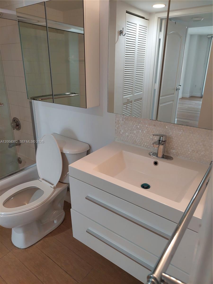 1200 N Brickell Bay Dr #1918 Miami, FL 33131