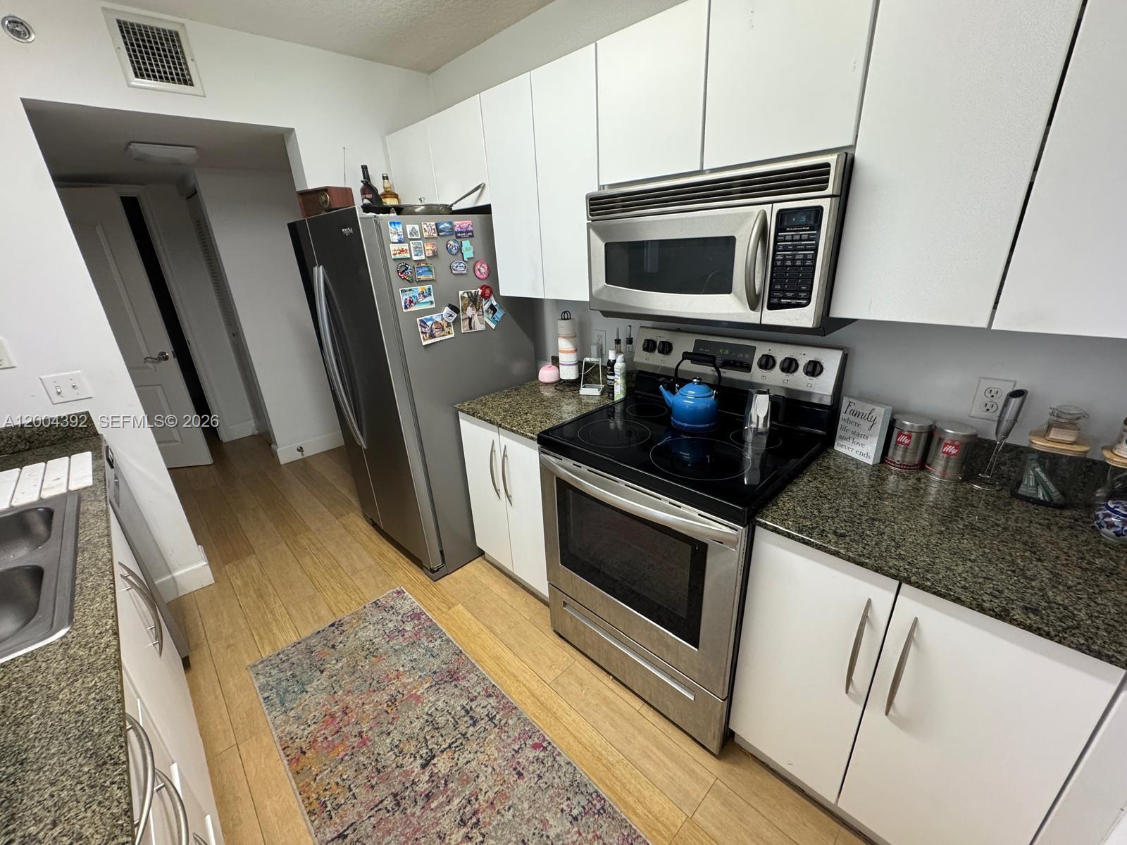 1200 N Brickell Bay Dr #1918 Miami, FL 33131