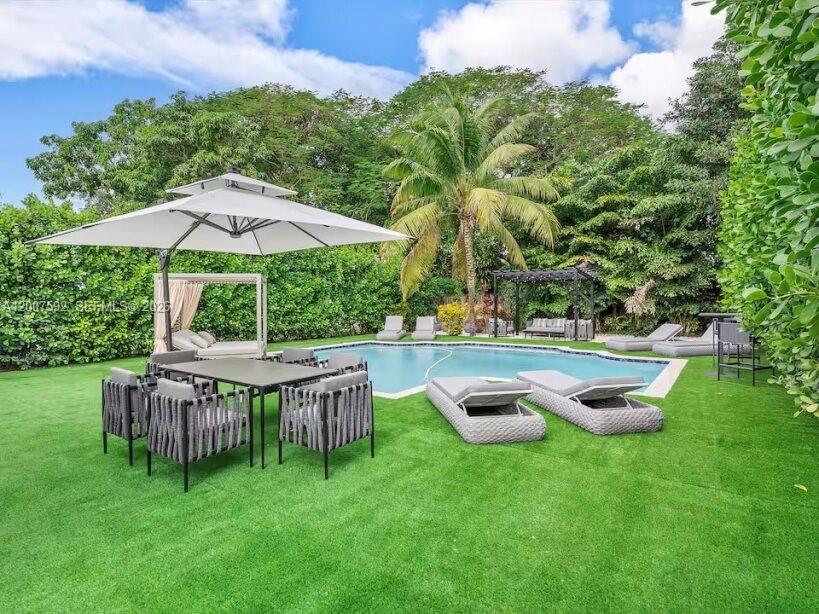 545 NW 52nd St Miami, FL 33127