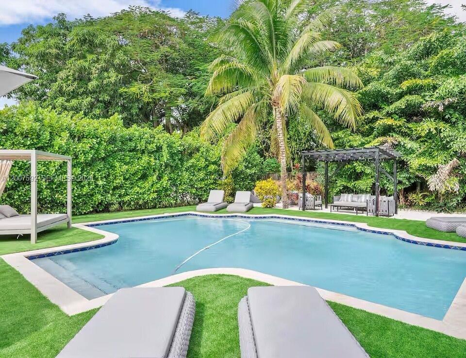 545 NW 52nd St Miami, FL 33127