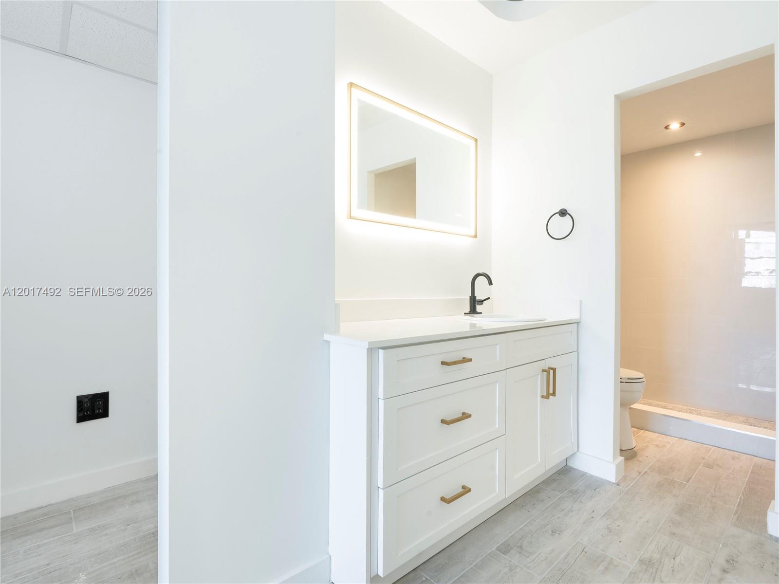 300 Bayview Dr #2115 Sunny Isles Beach, FL 33160