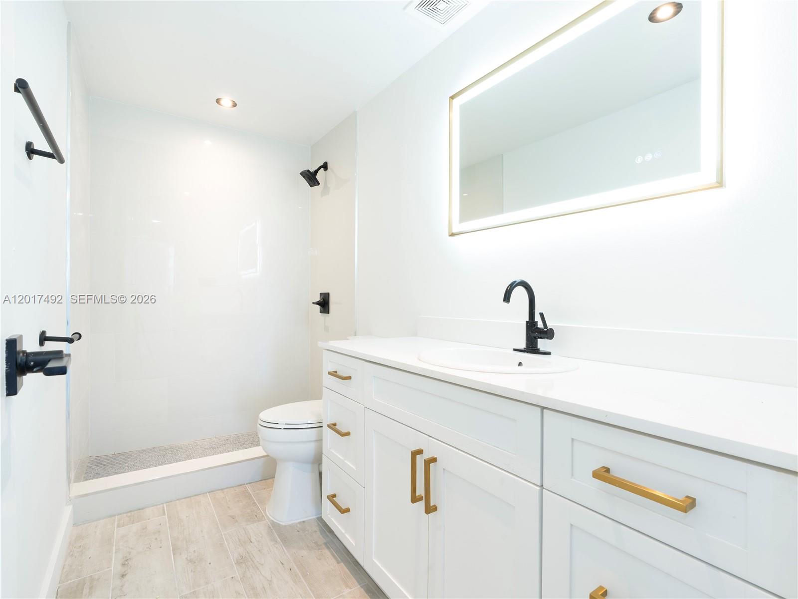 300 Bayview Dr #2115 Sunny Isles Beach, FL 33160