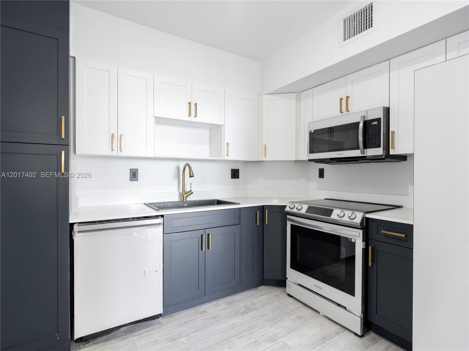 300 Bayview Dr #2115 Sunny Isles Beach, FL 33160