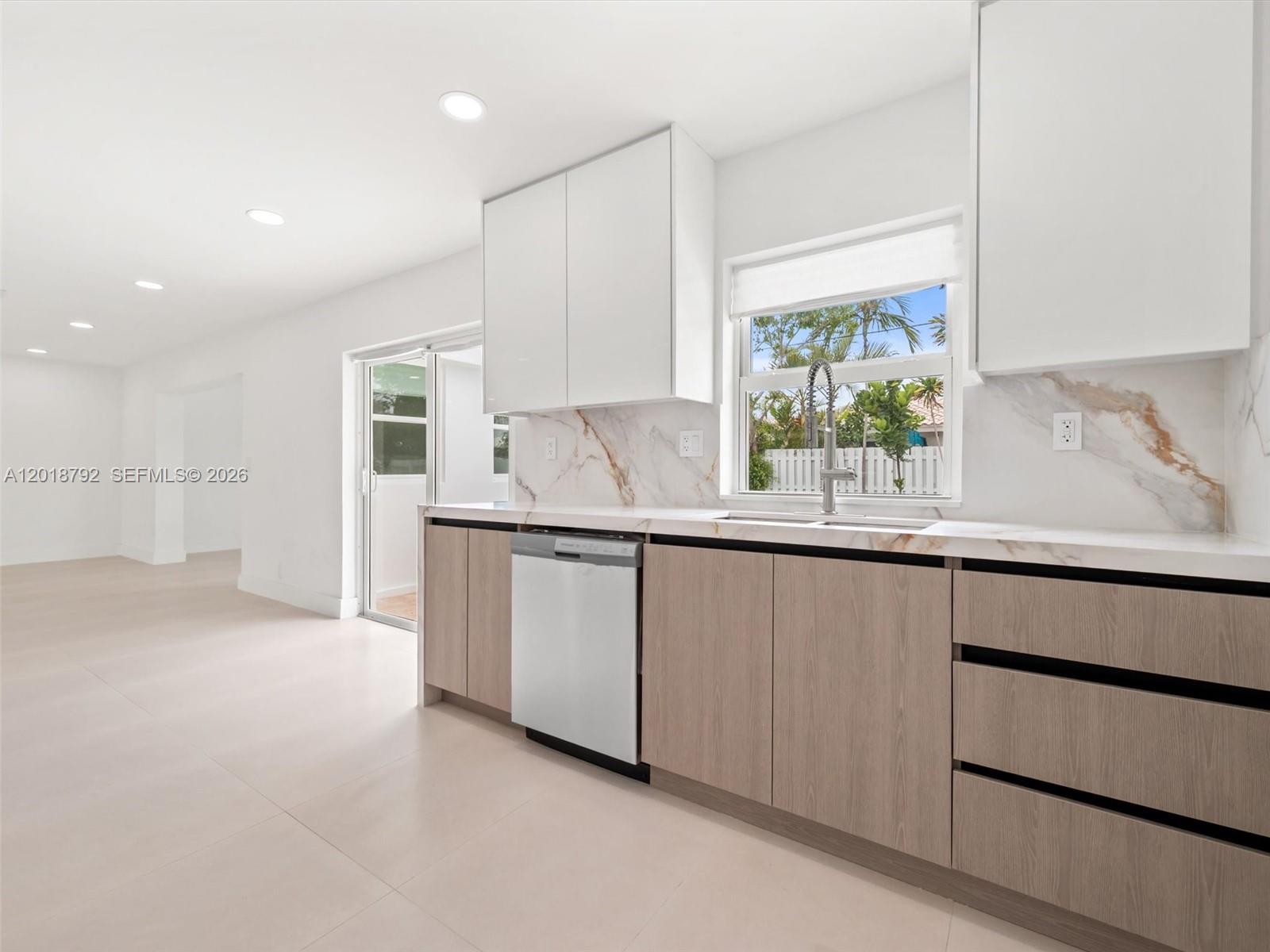 4211 NE 27th Ave Lighthouse Point, FL 33064