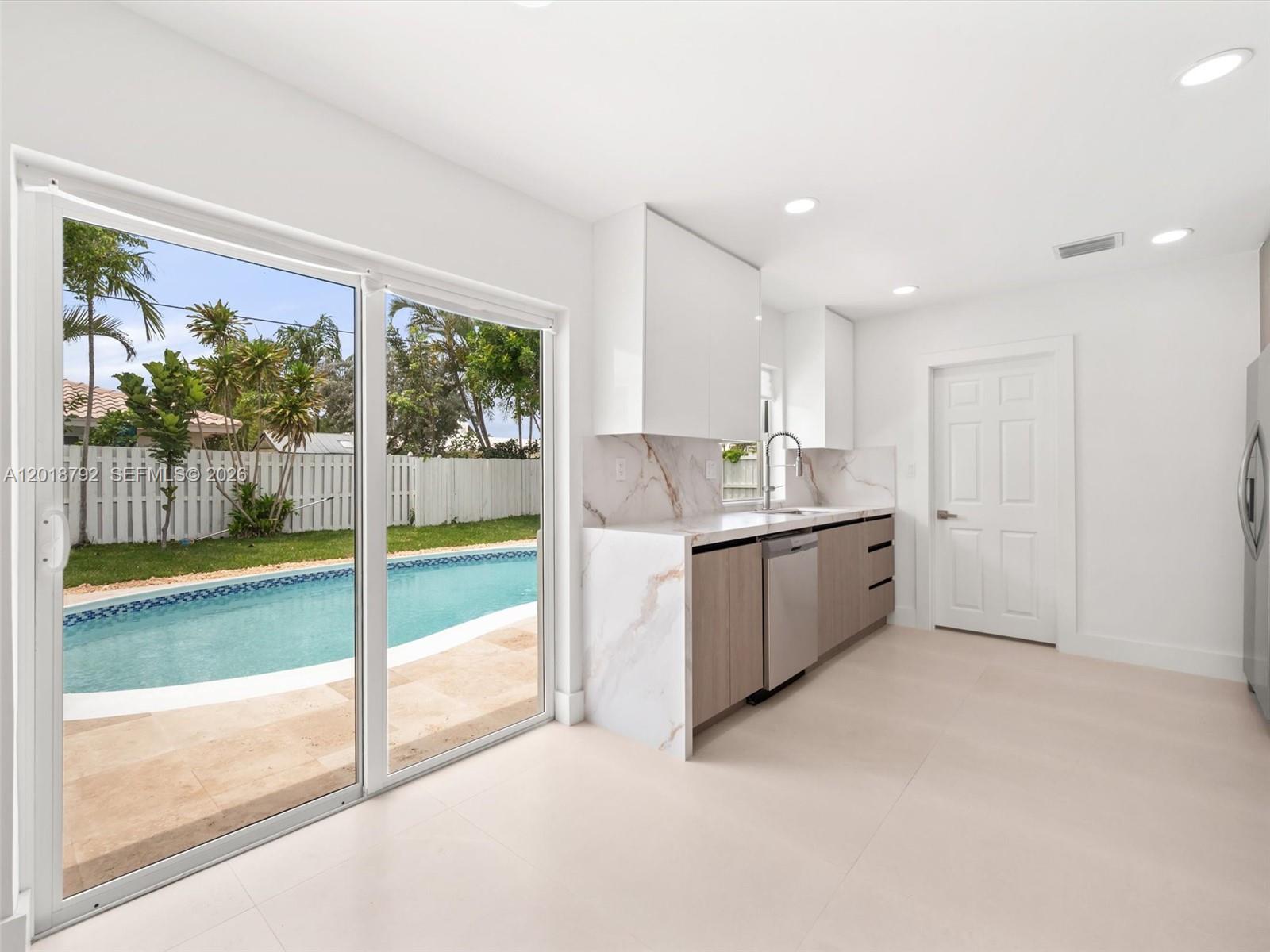 4211 NE 27th Ave Lighthouse Point, FL 33064