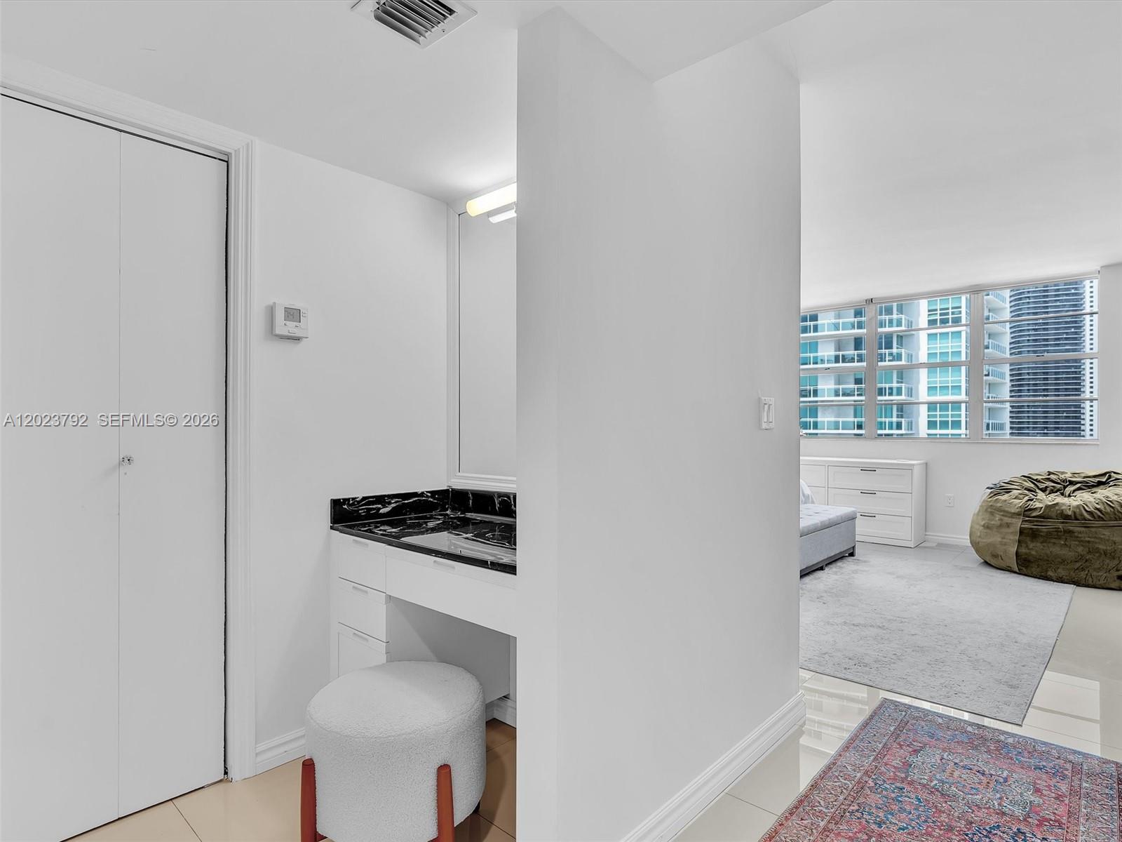 825 Brickell Bay Dr #2048 Miami, FL 33131