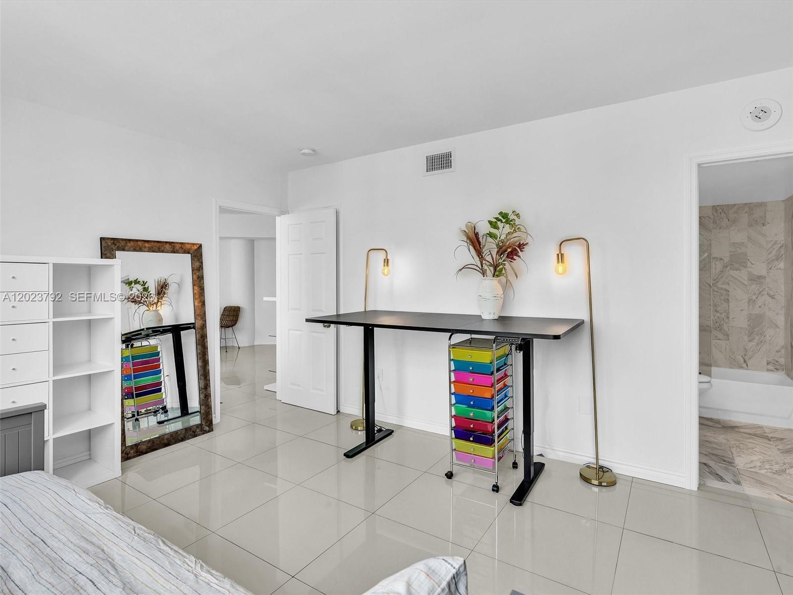 825 Brickell Bay Dr #2048 Miami, FL 33131