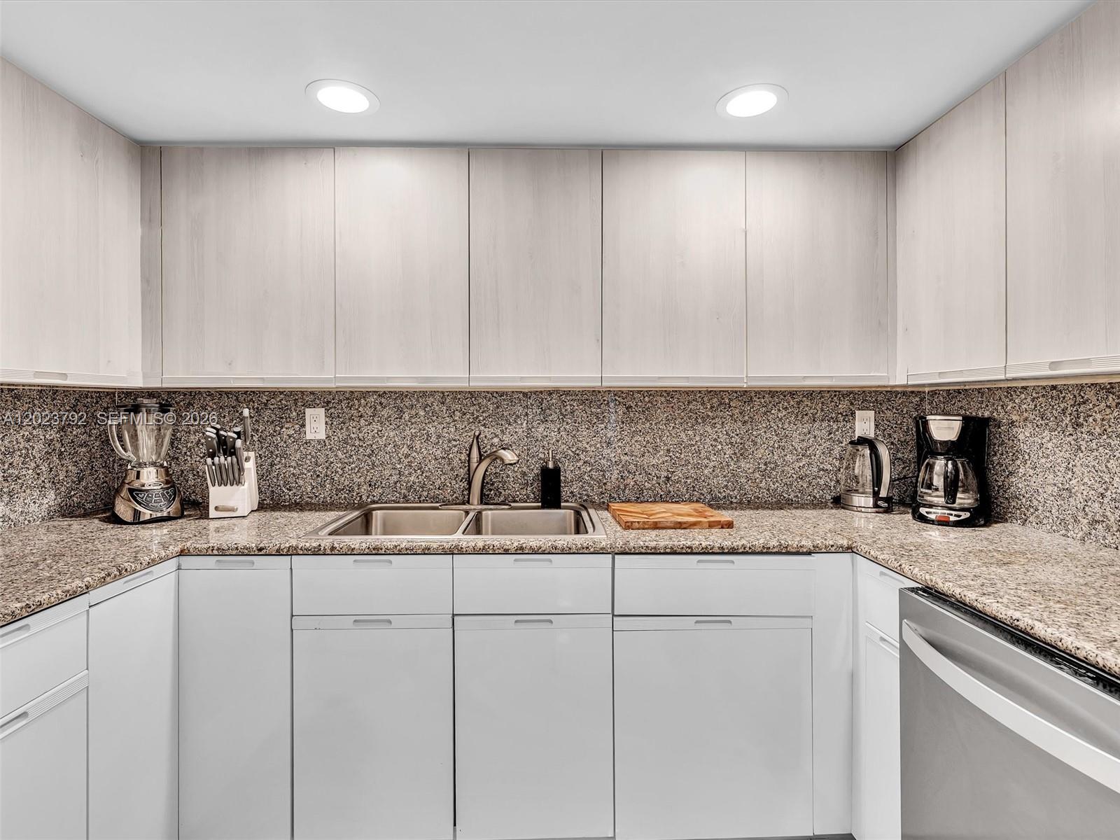 825 Brickell Bay Dr #2048 Miami, FL 33131