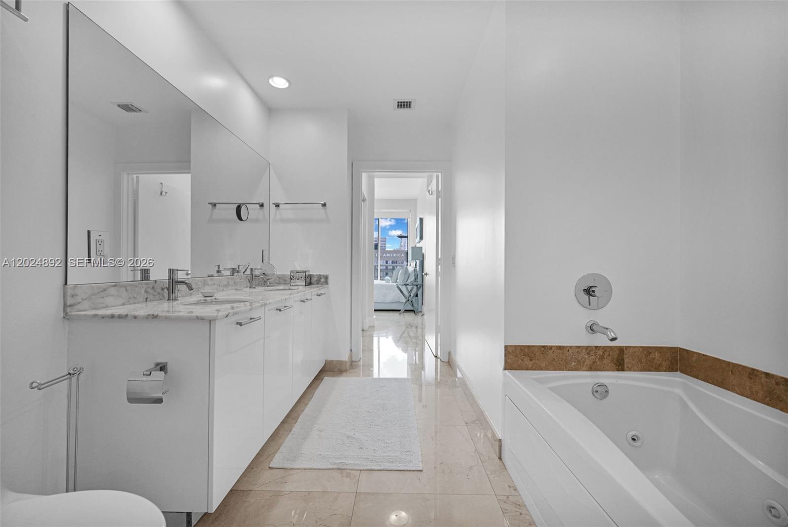 950 Brickell Bay Dr #4204 Miami, FL 33131