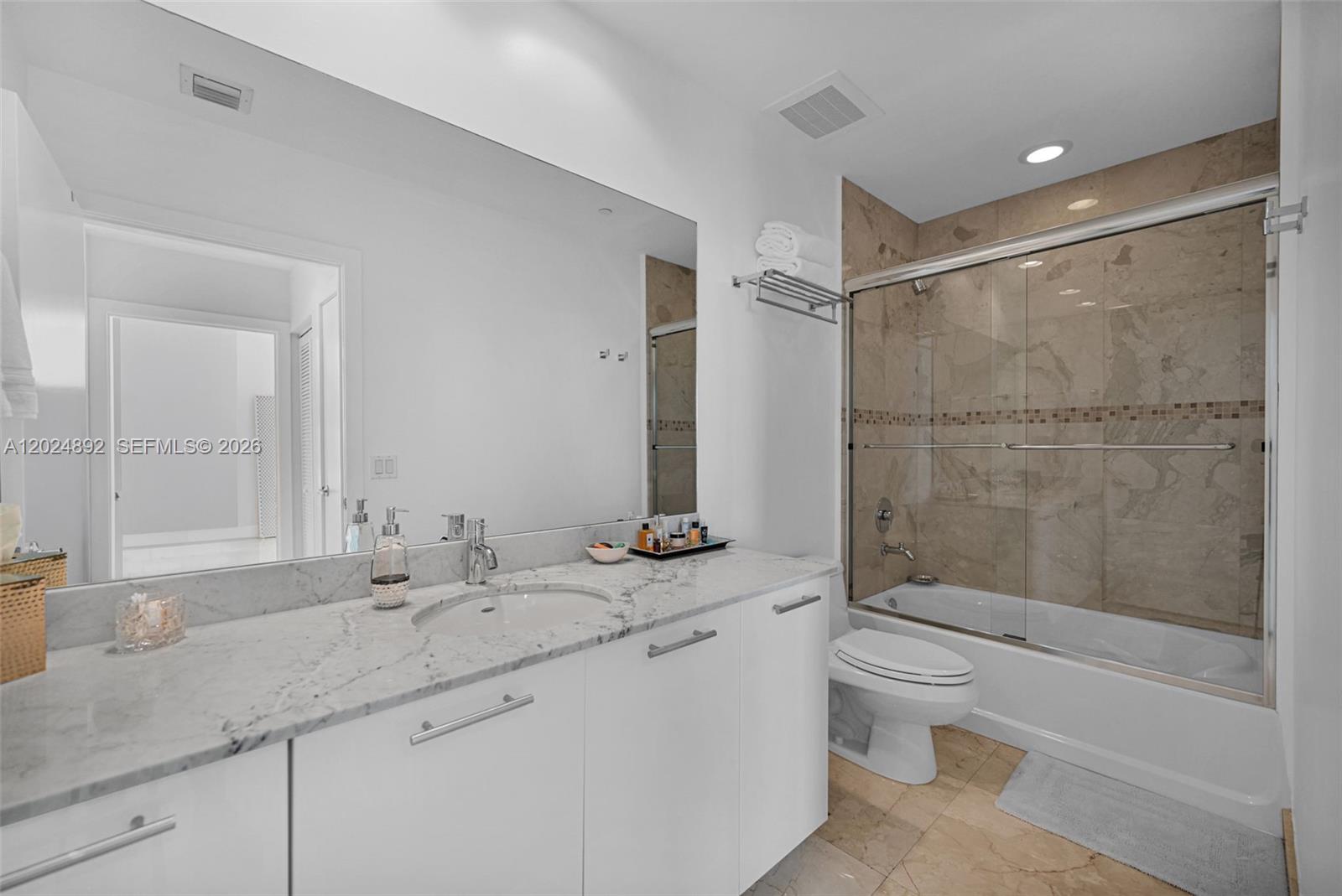 950 Brickell Bay Dr #4204 Miami, FL 33131