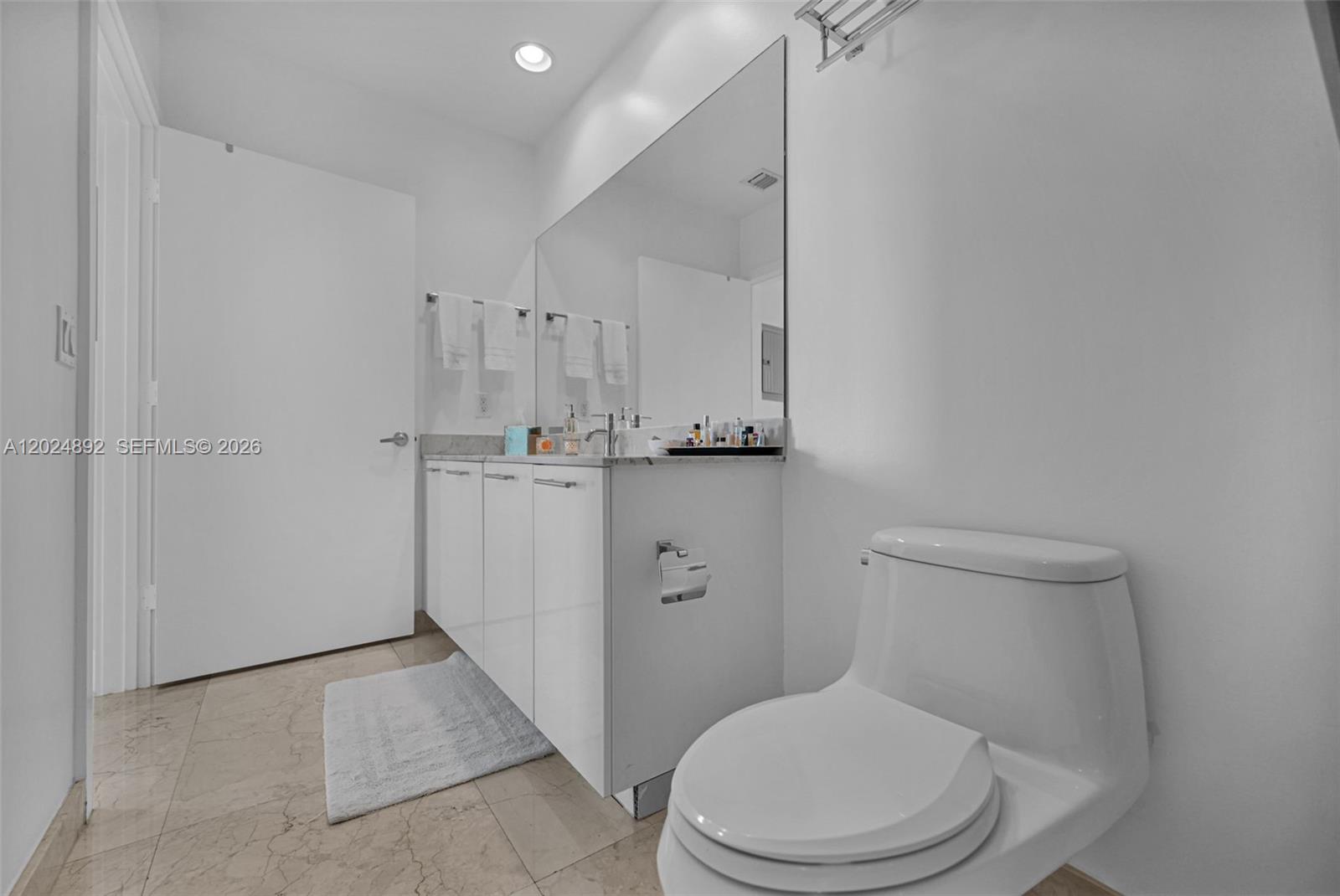 950 Brickell Bay Dr #4204 Miami, FL 33131