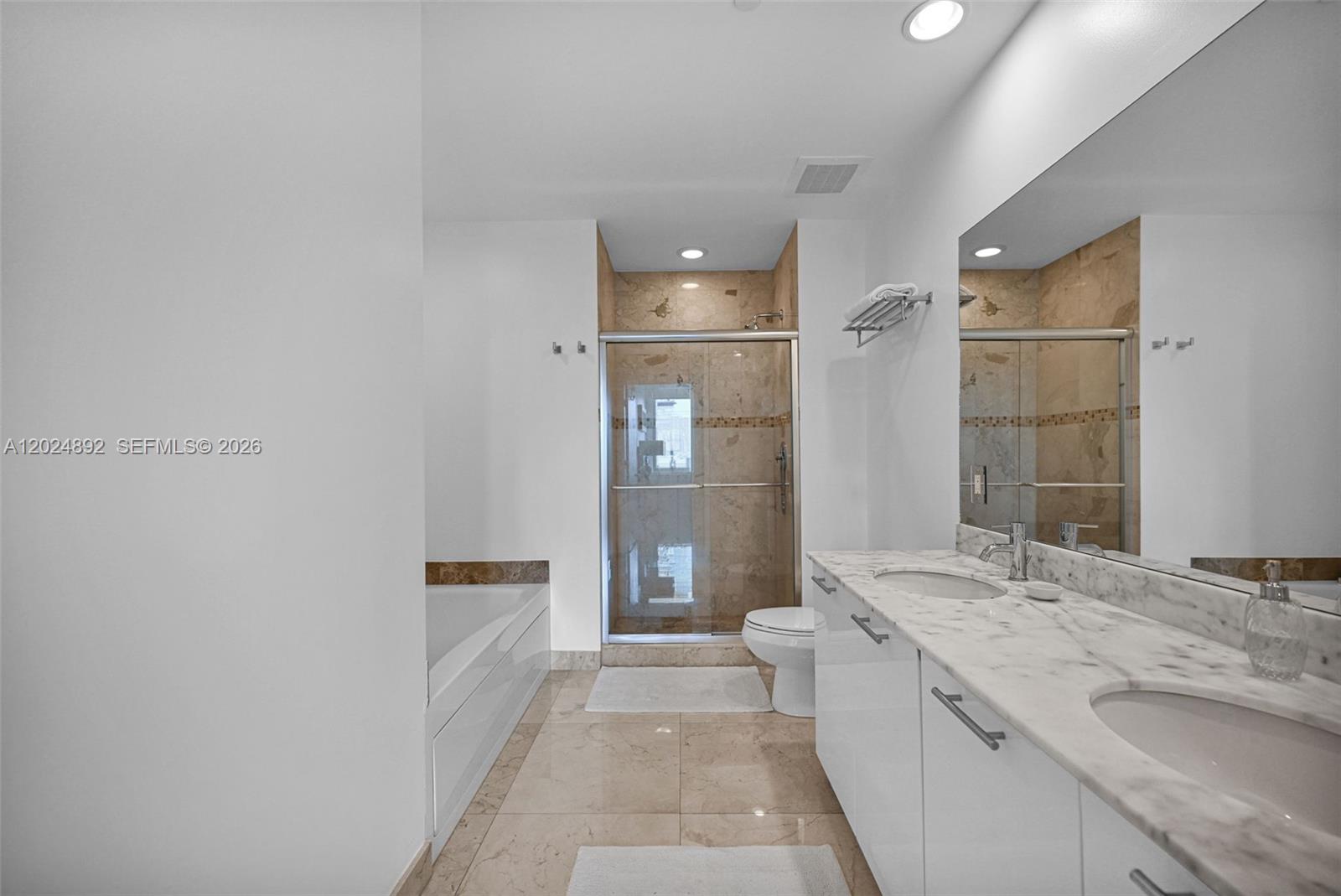 950 Brickell Bay Dr #4204 Miami, FL 33131