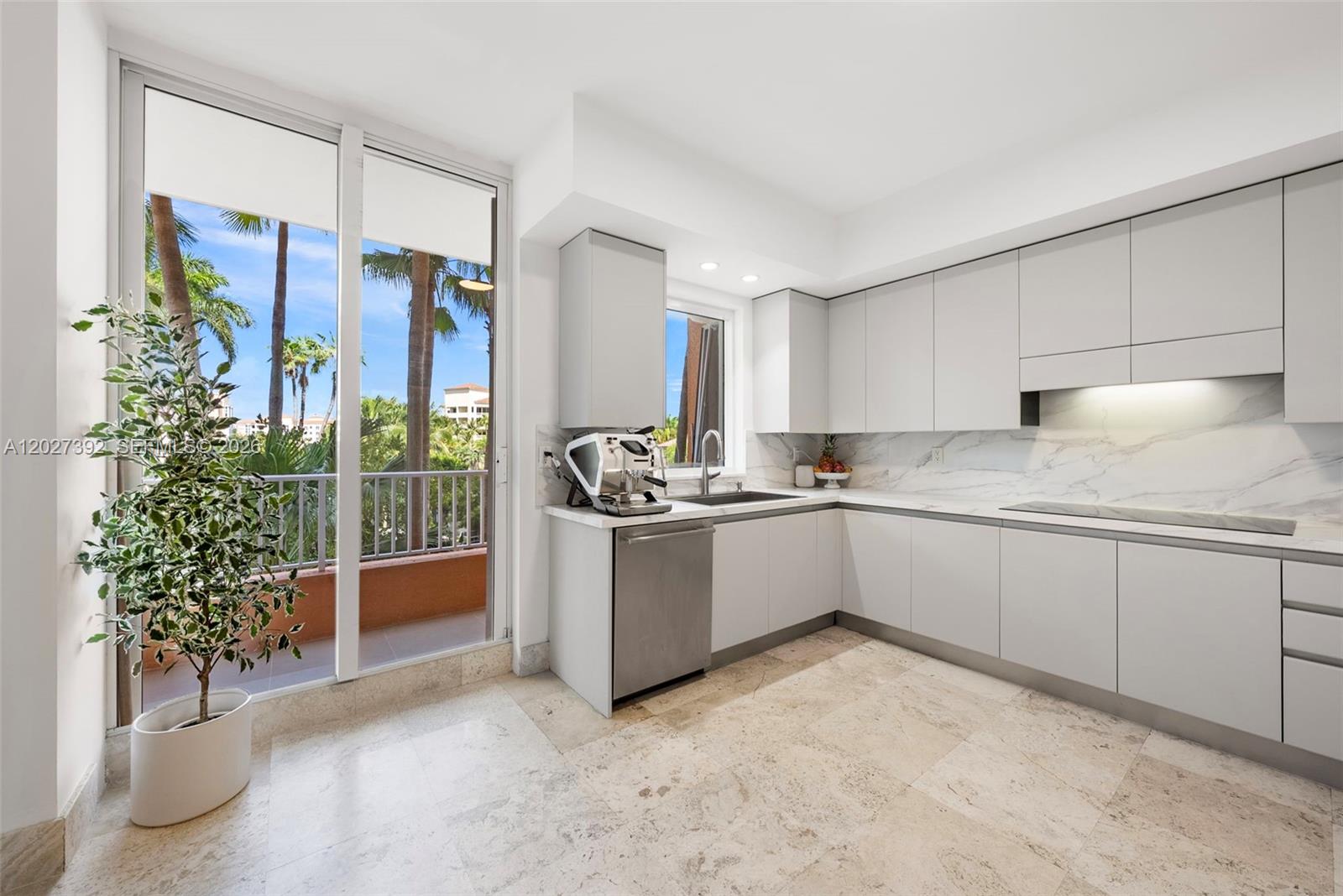 785 Crandon Blvd #205/305 Key Biscayne, FL 33149