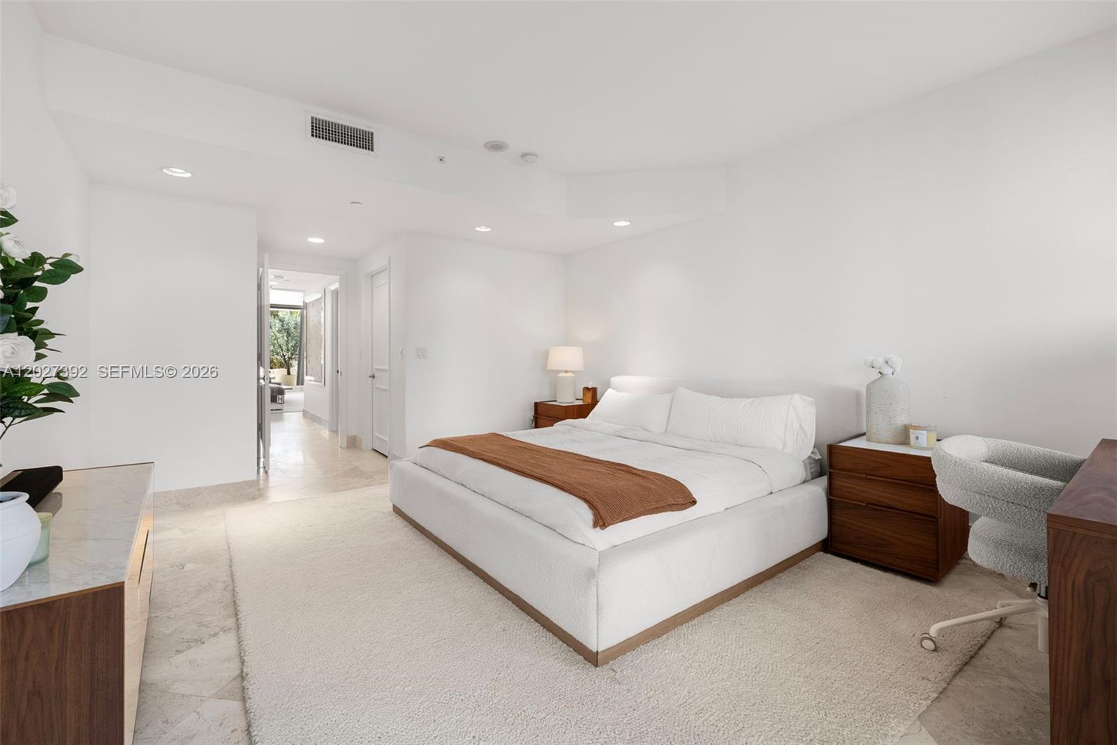 785 Crandon Blvd #205/305 Key Biscayne, FL 33149