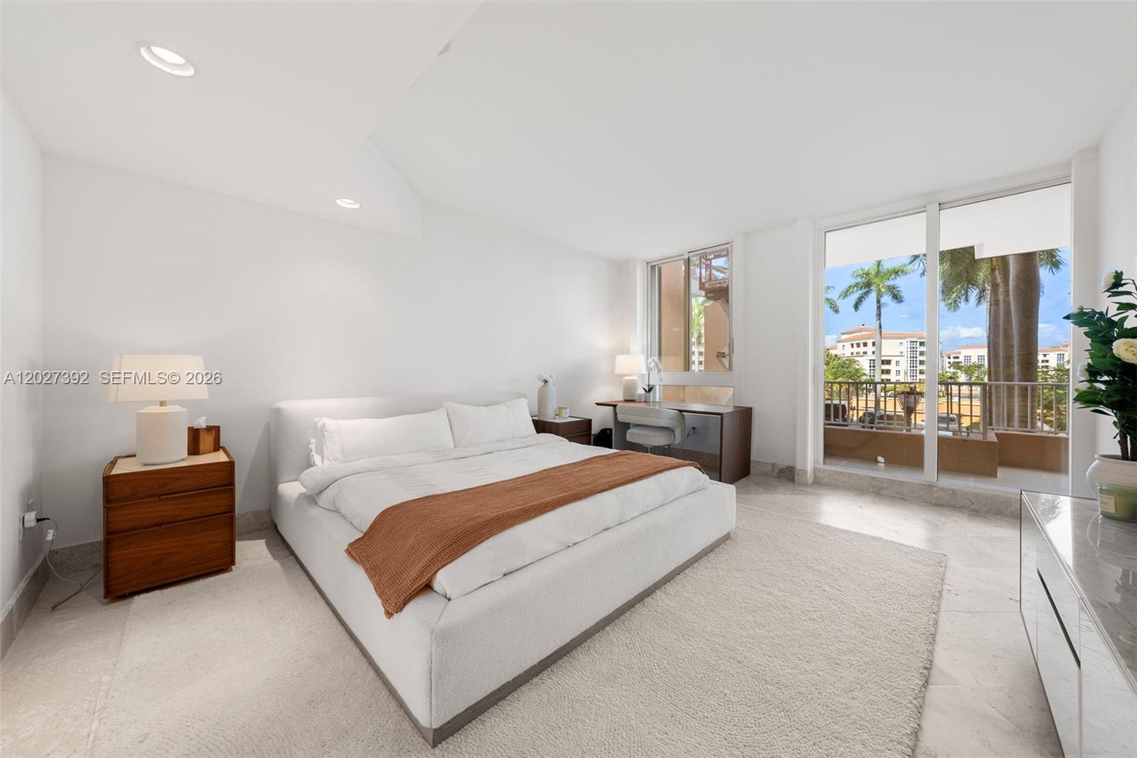 785 Crandon Blvd #205/305 Key Biscayne, FL 33149