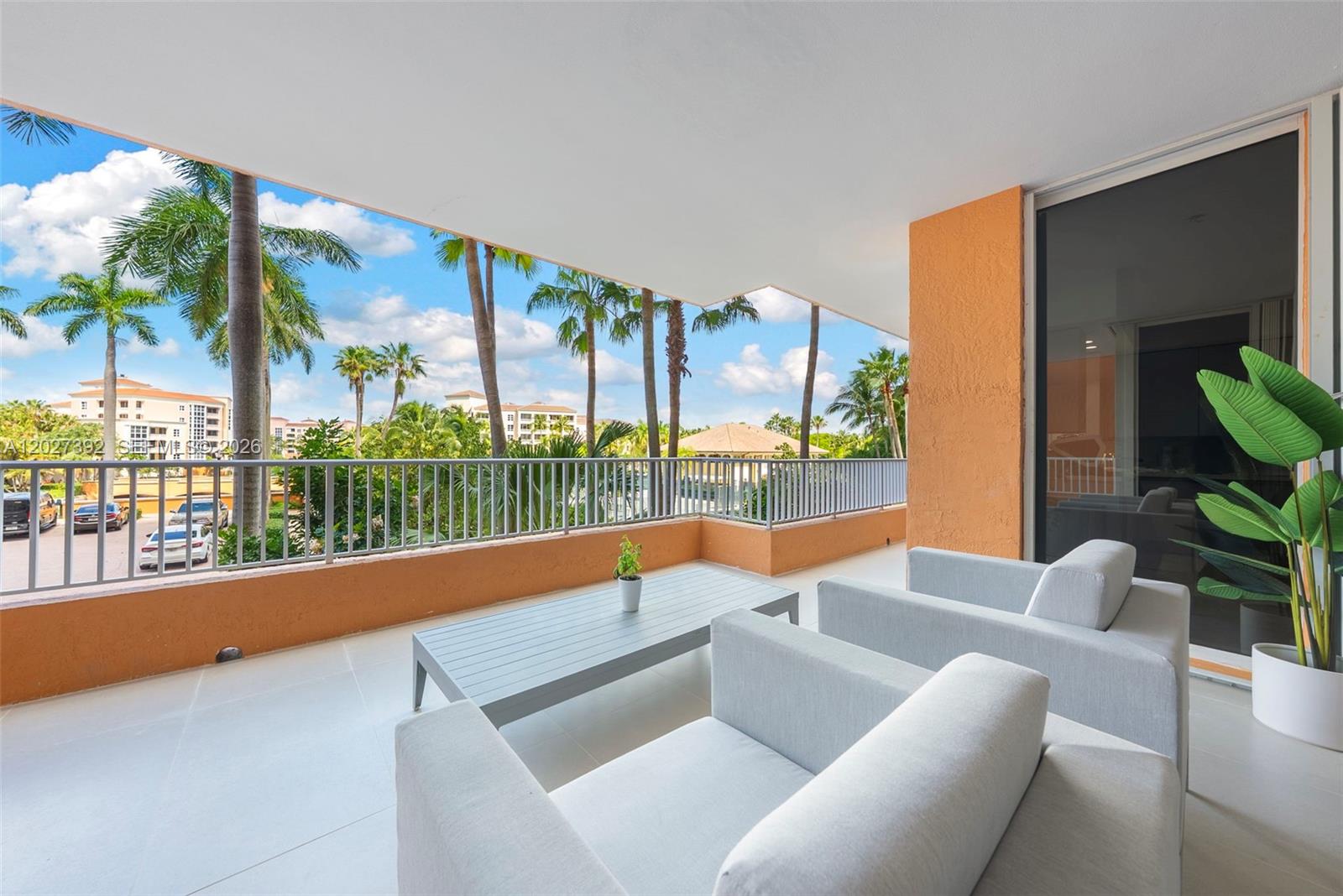 785 Crandon Blvd #205/305 Key Biscayne, FL 33149