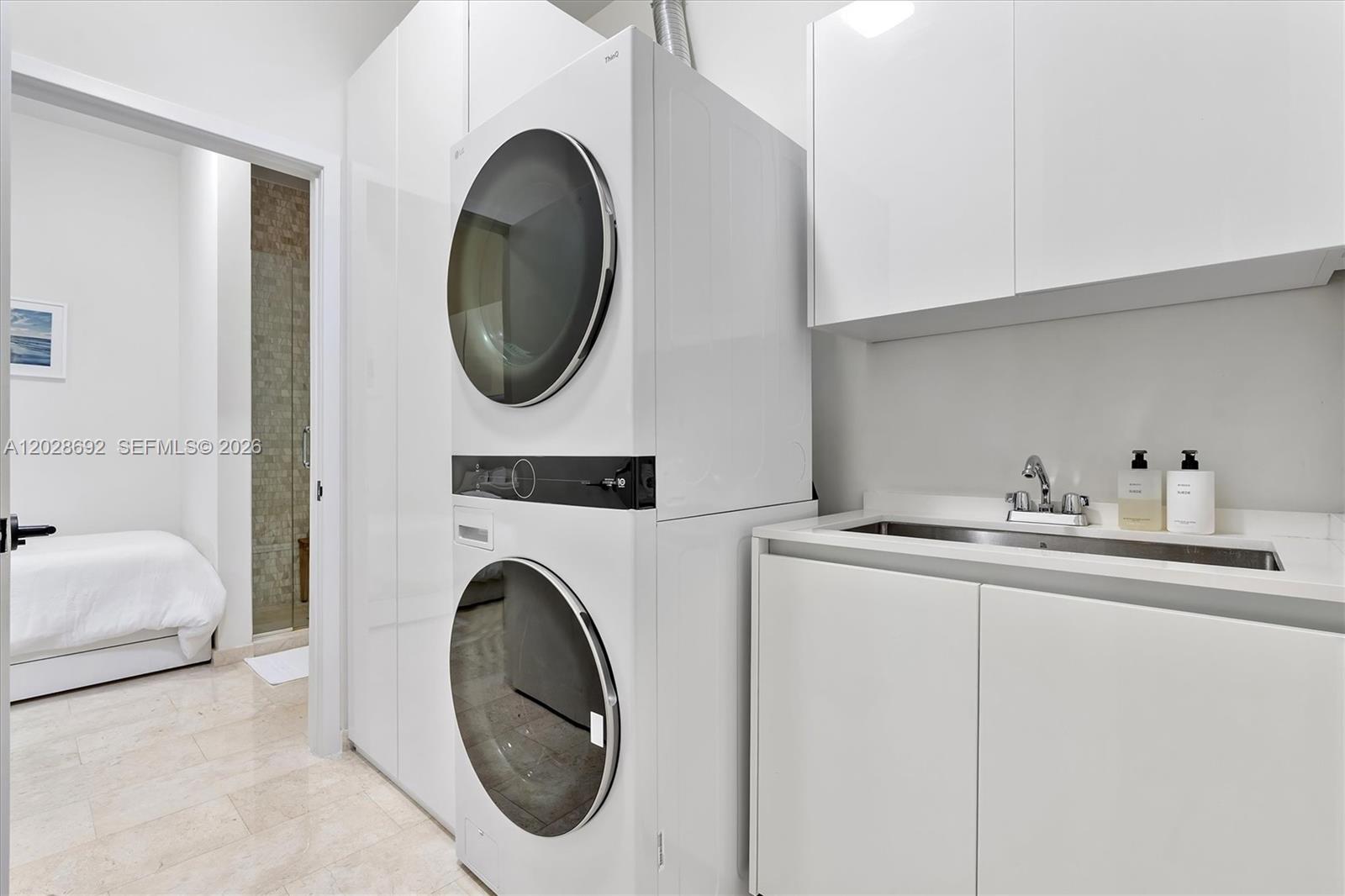 88 SW 7th St #4001 Miami, FL 33130