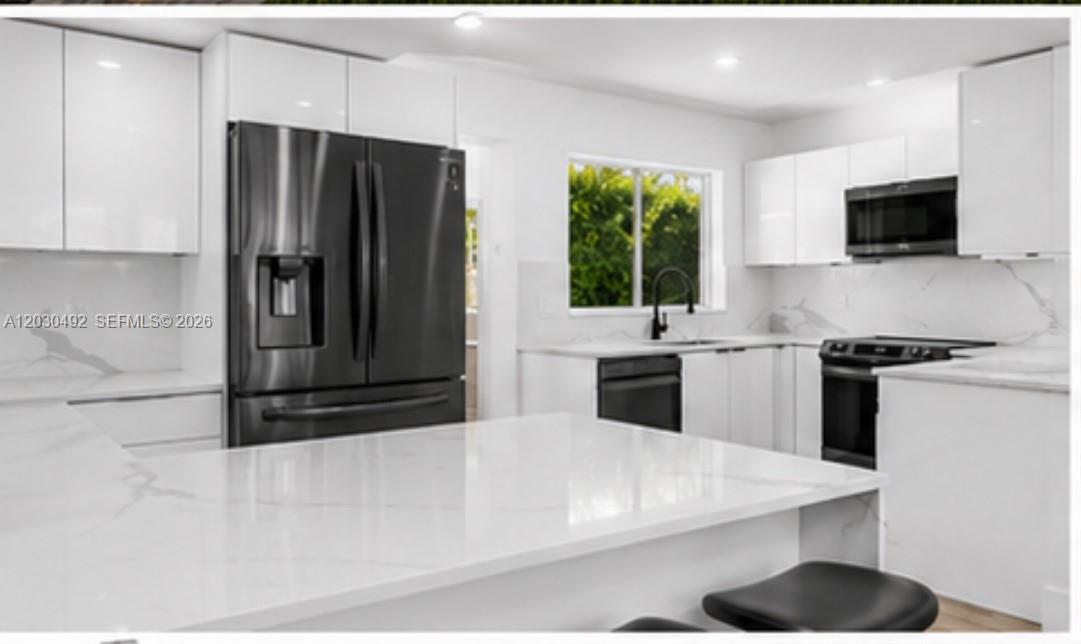 1905 Alamanda Dr North Miami, FL 33181