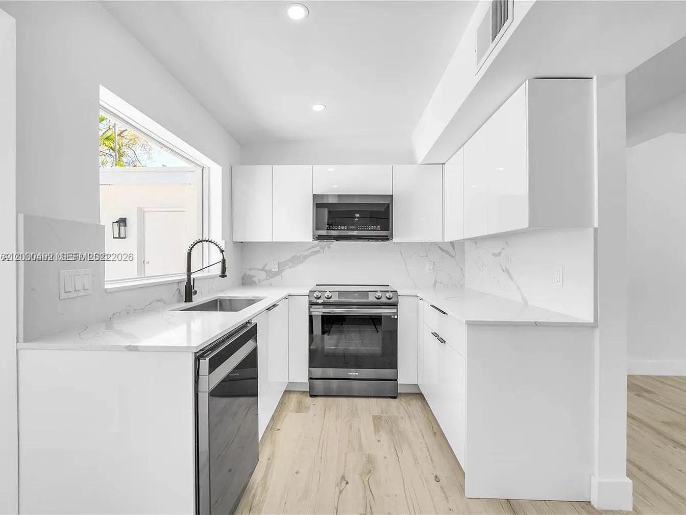 1905 Alamanda Dr North Miami, FL 33181