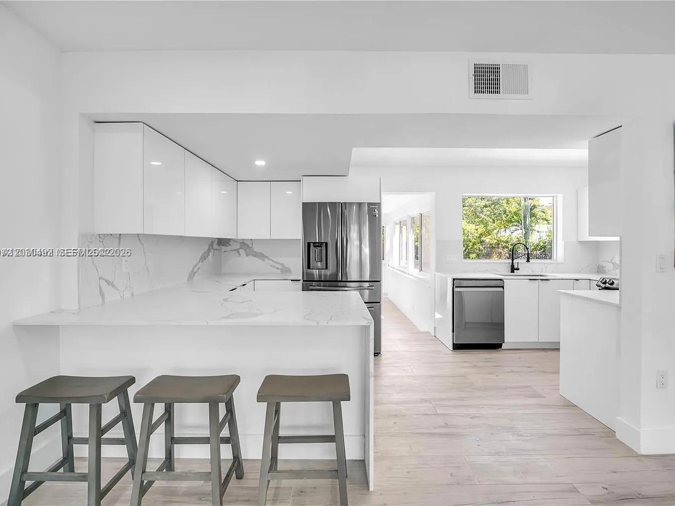 1905 Alamanda Dr North Miami, FL 33181