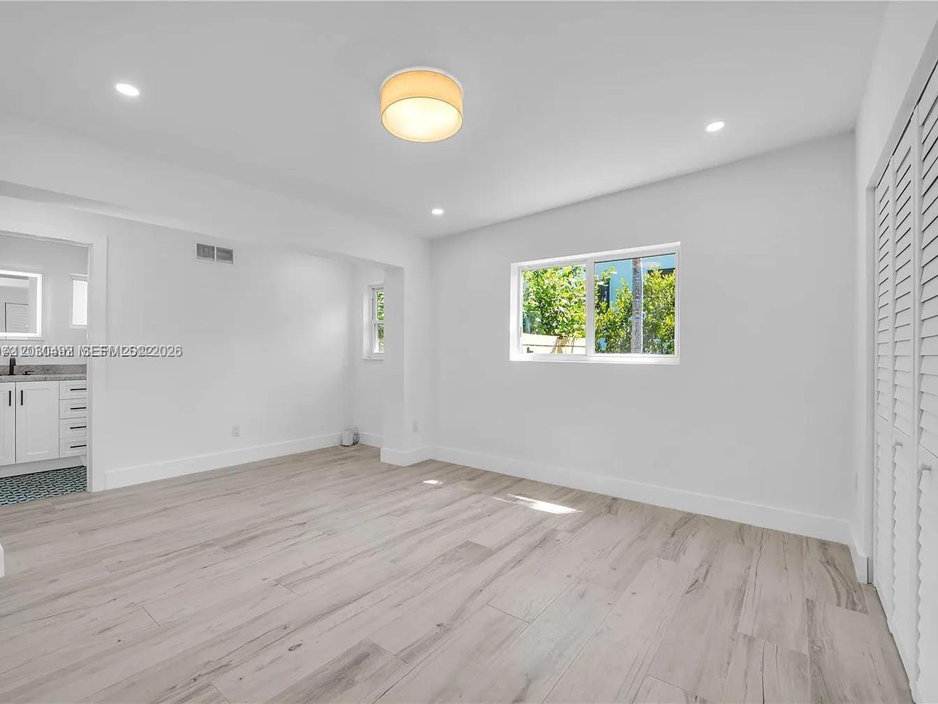 1905 Alamanda Dr North Miami, FL 33181