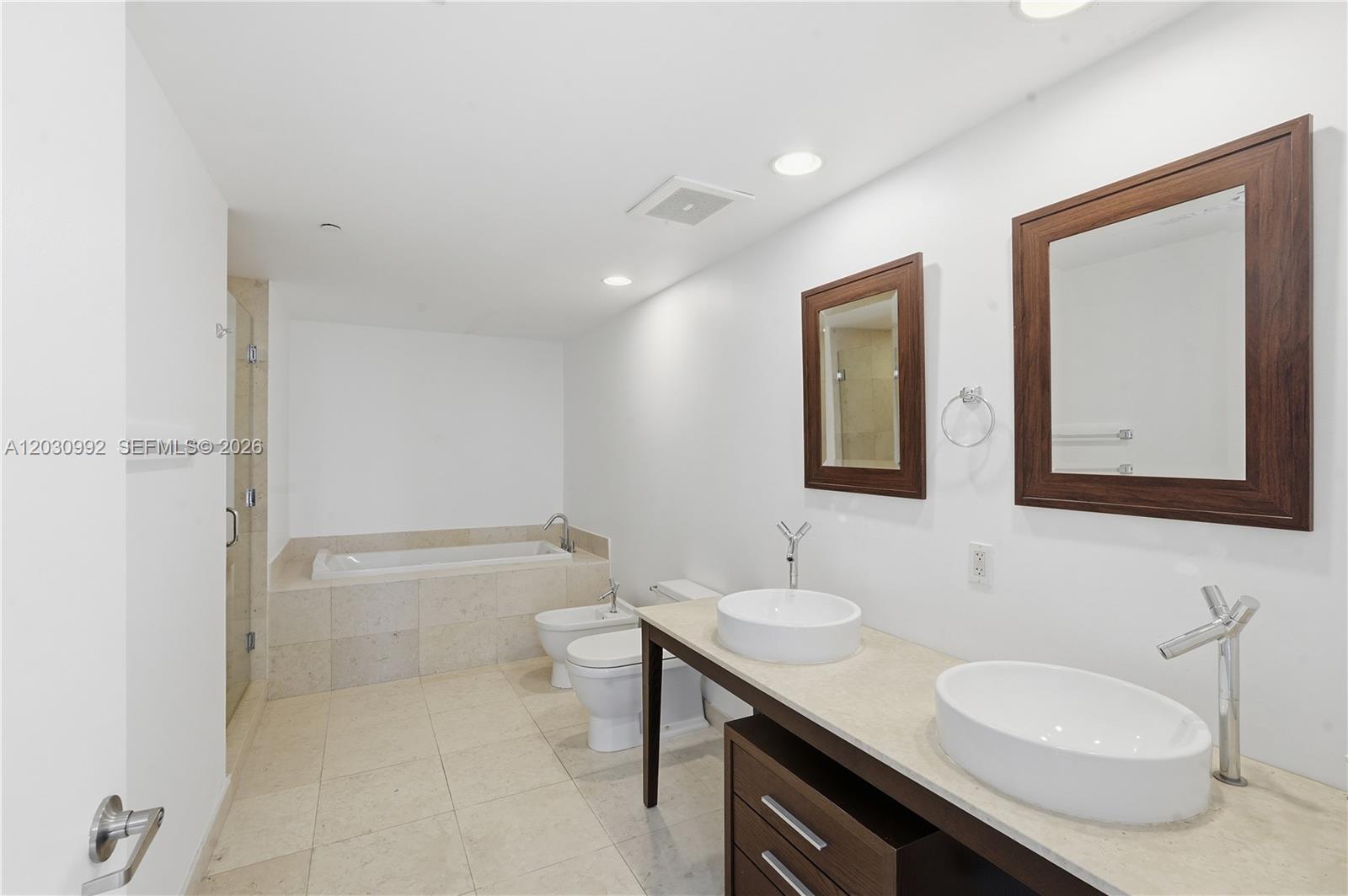 465 Brickell Ave #3202 Miami, FL 33131