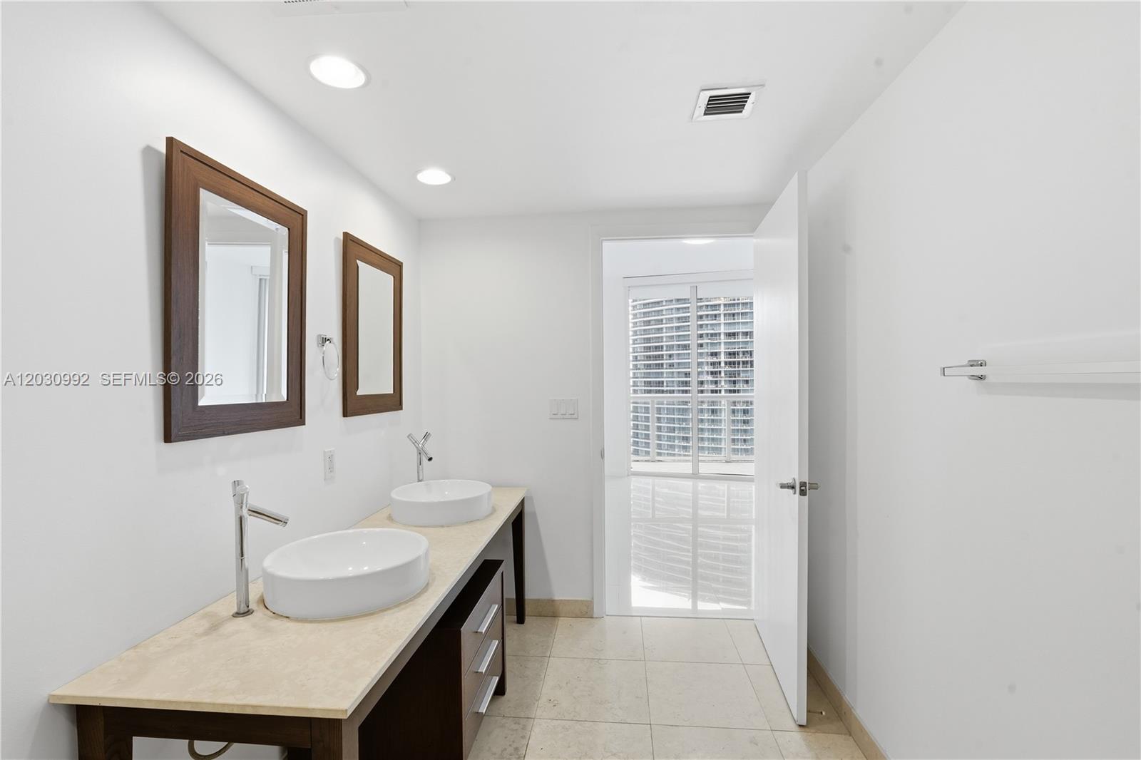 465 Brickell Ave #3202 Miami, FL 33131