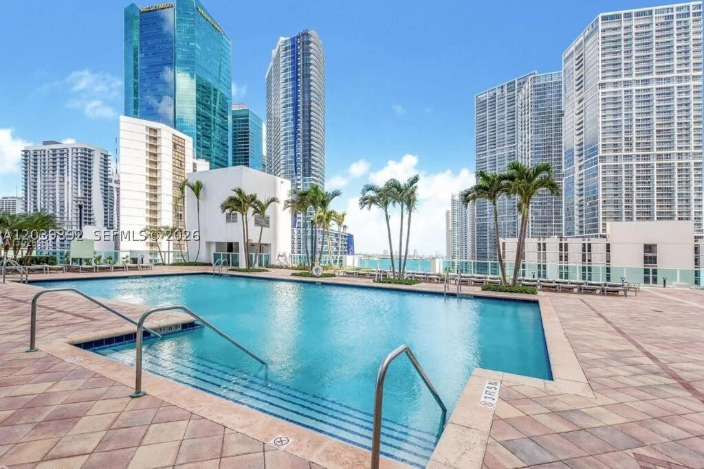 image Brickell on the River South12