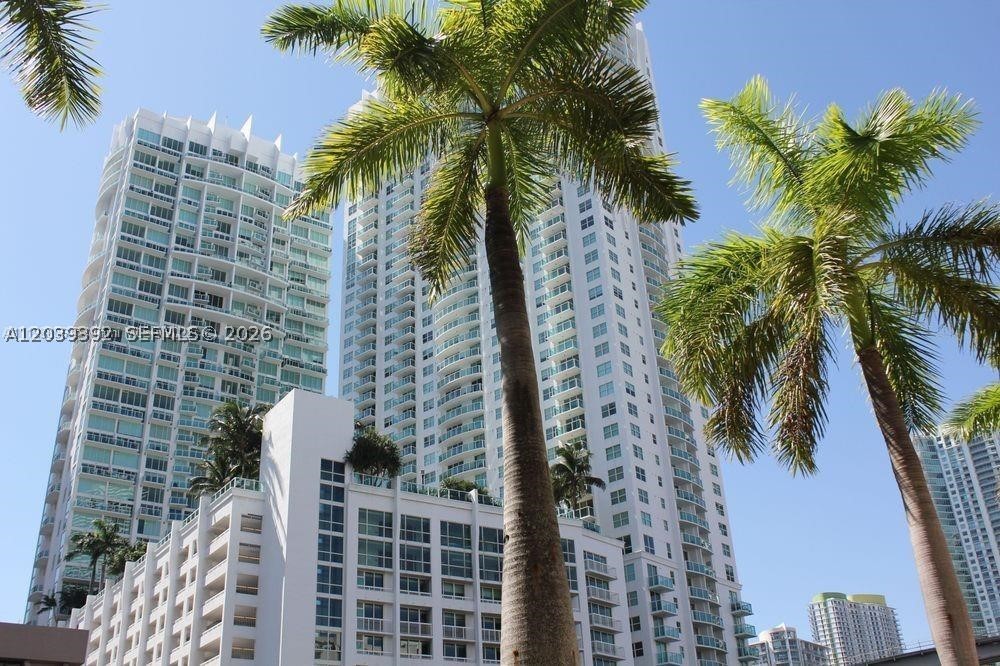 image Brickell on the River South23