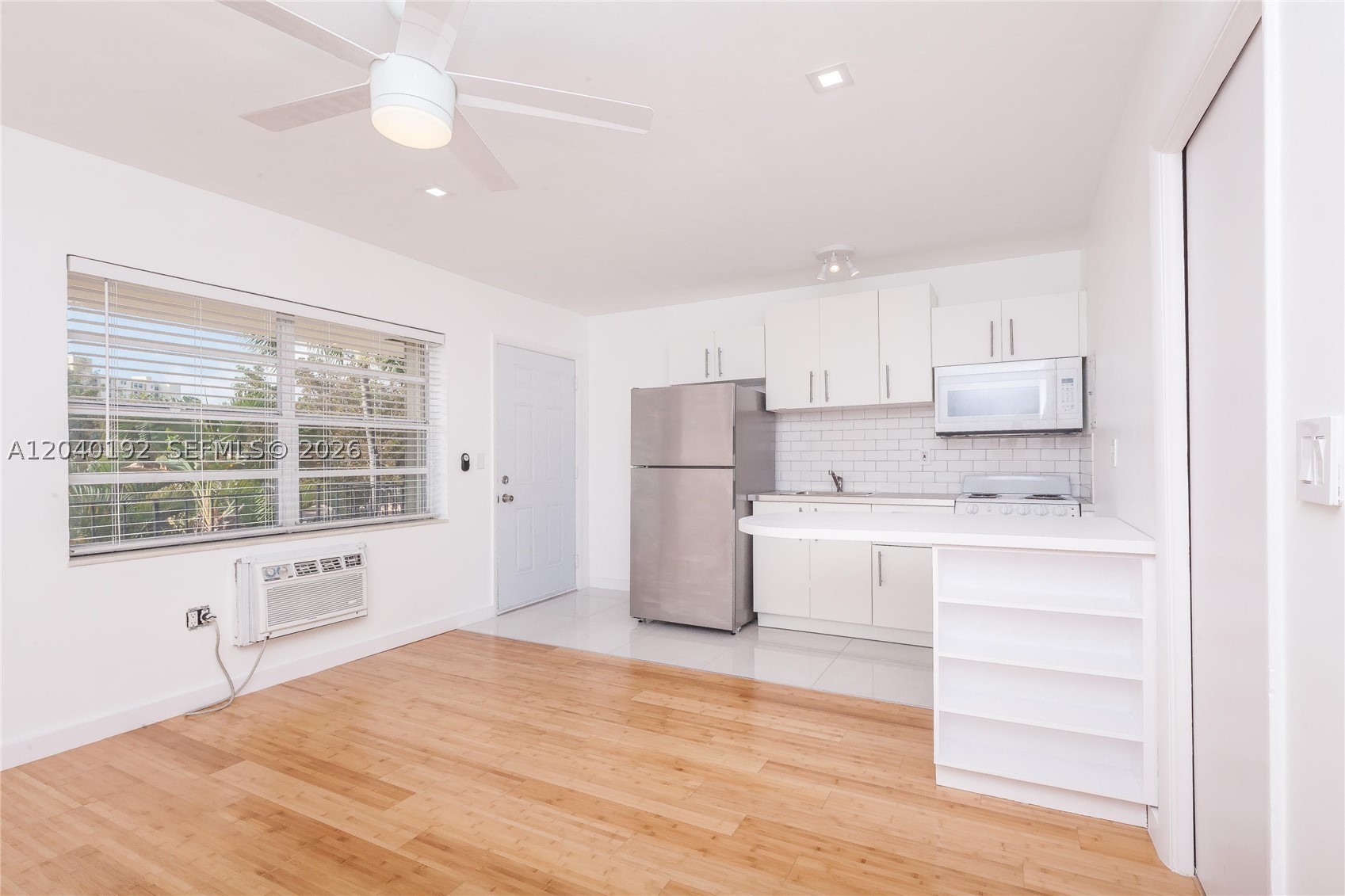 345 Michigan Ave #20