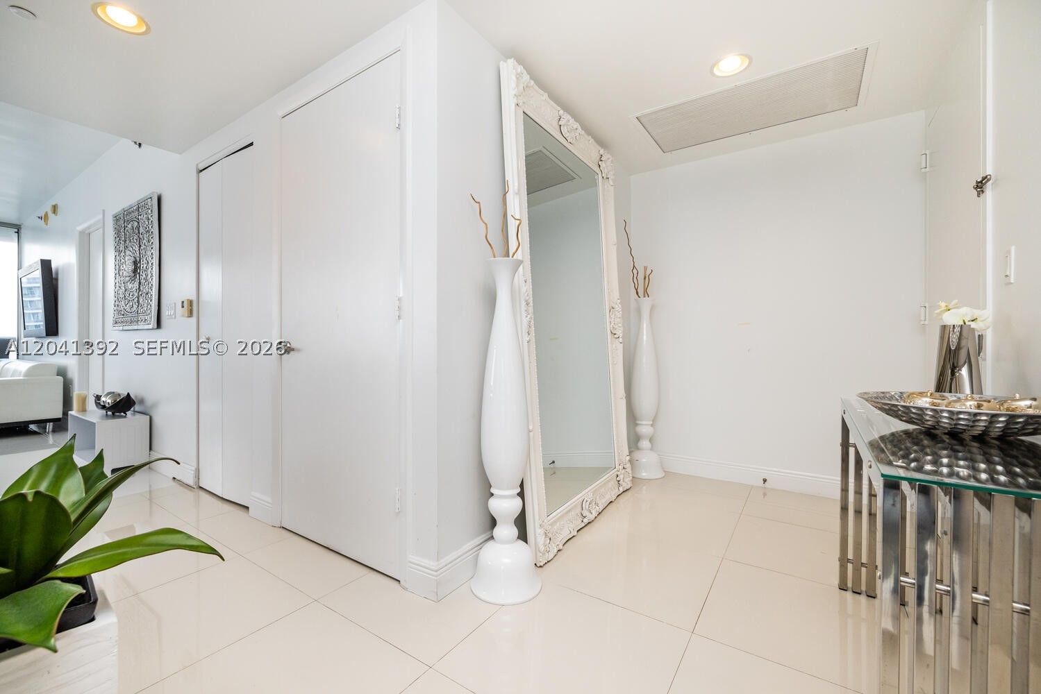 475 Brickell Ave #4715 Miami, FL 33131