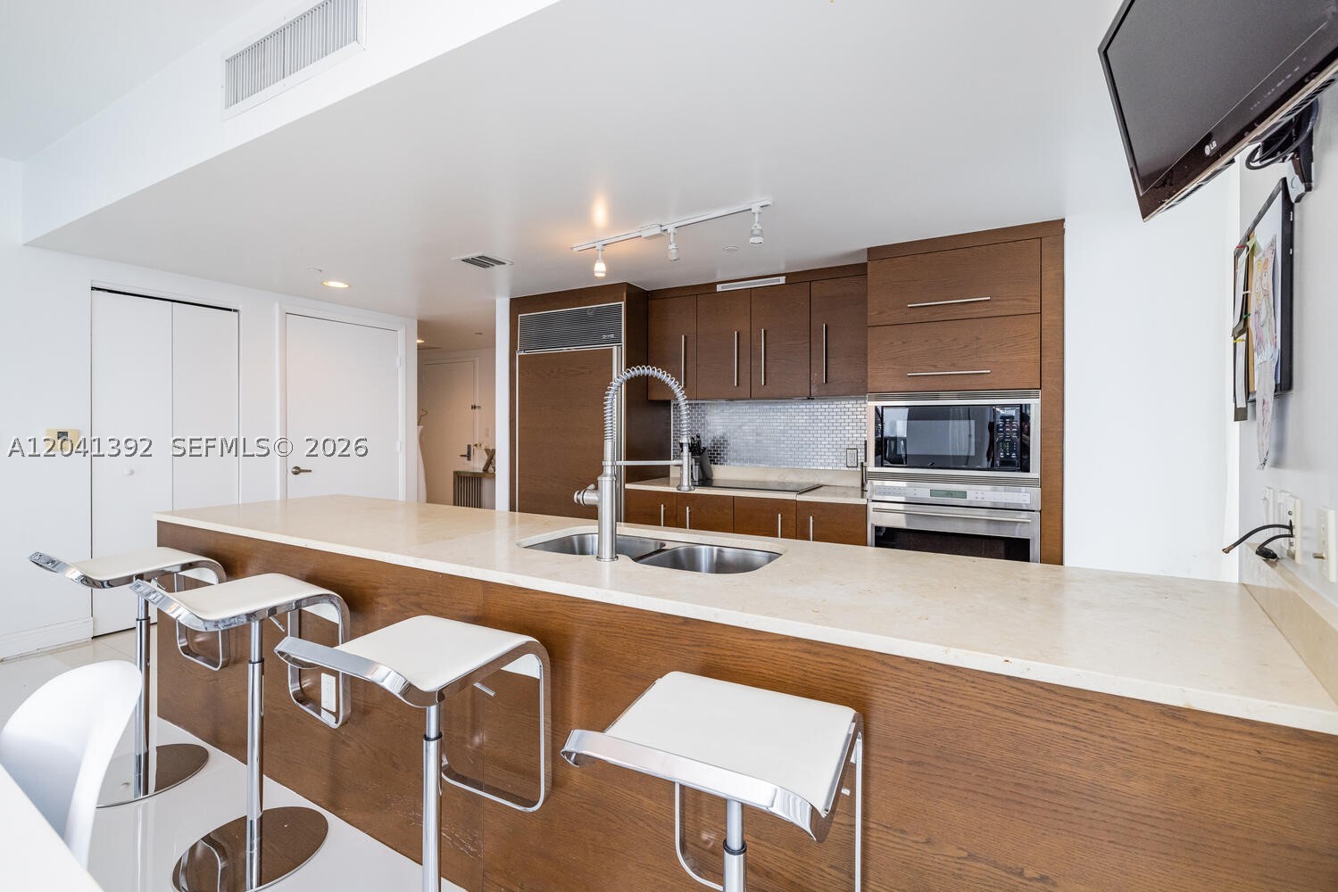 475 Brickell Ave #4715 Miami, FL 33131