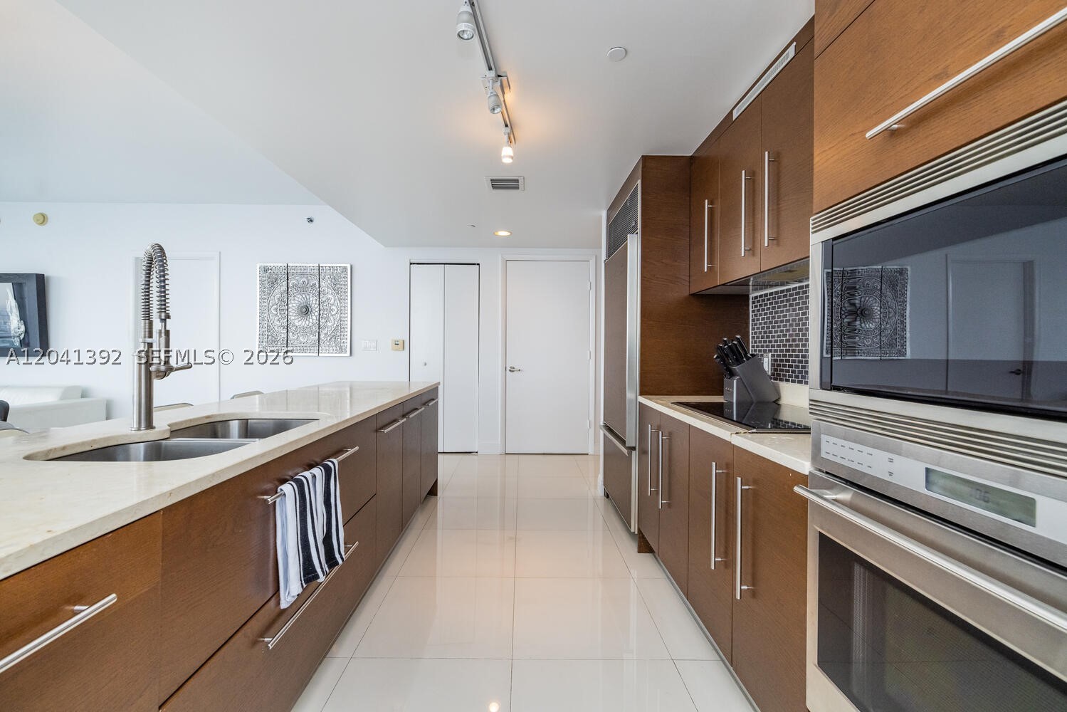 475 Brickell Ave #4715 Miami, FL 33131